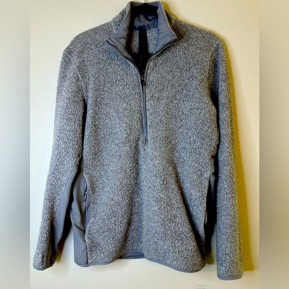 Lululemon men’s half zip sweatshirt tundra trek M. Fleece pullover gray